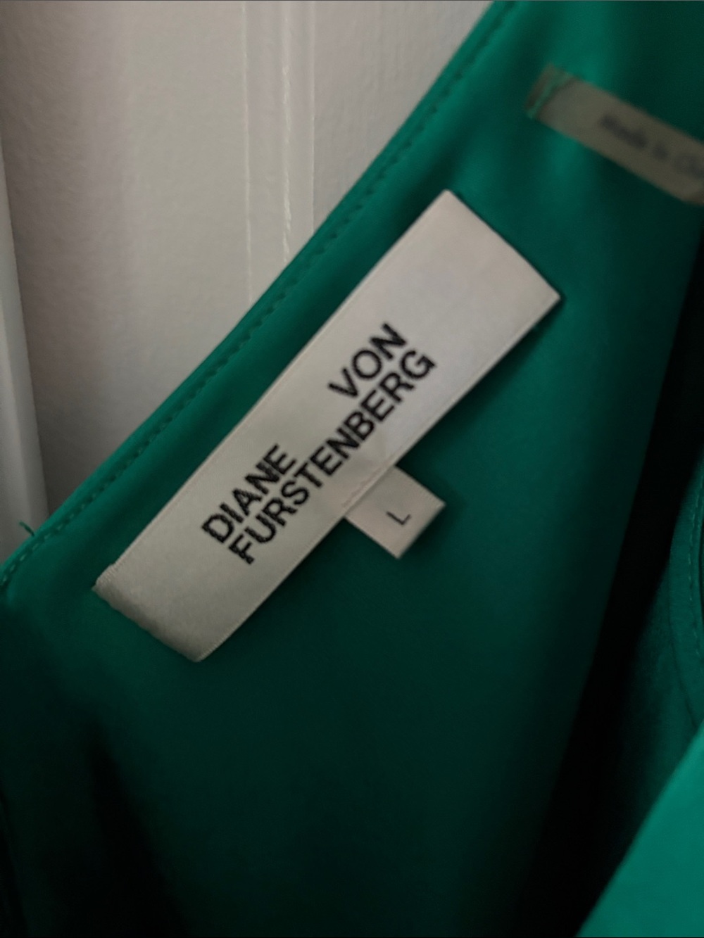 Diane Von Furstenberg Emerald Green Satin/Silk Sleeveless Top - Picture 2 of 3